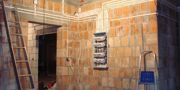 &Eta;&lambda;&epsilon;&kappa;&tau;&rho;&iota;&kappa;έ&sigmaf; &Epsilon;&gamma;&kappa;&alpha;&tau;&alpha;&sigma;&tau;ά&sigma;&epsilon;&iota;&sigmaf;